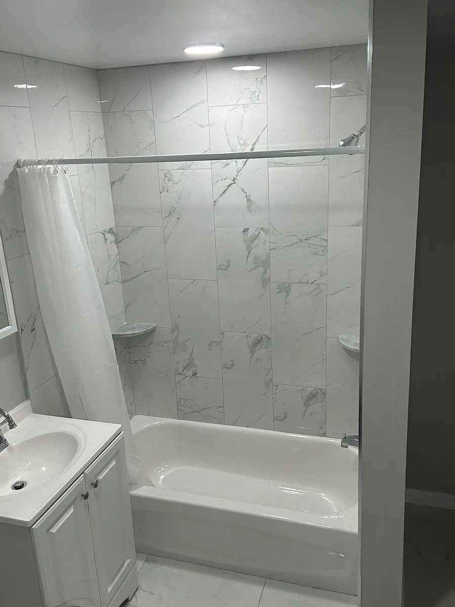 Building Photo - 6200 Vine St #2R