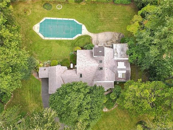 4th image of 32 Wells Ave