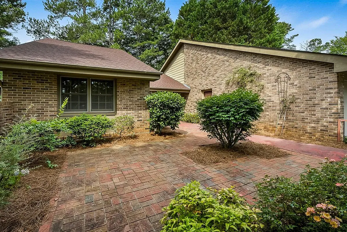 Building Photo - 34 Hickory Way