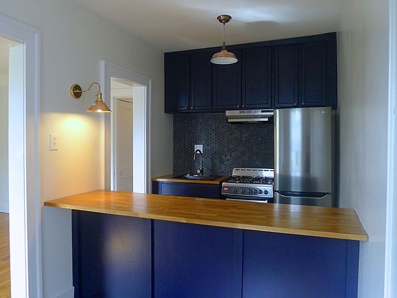 4th image of 1780 Van Dyke St APT 207