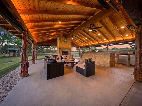 3rd image of 465 Emberson Ranch Rd