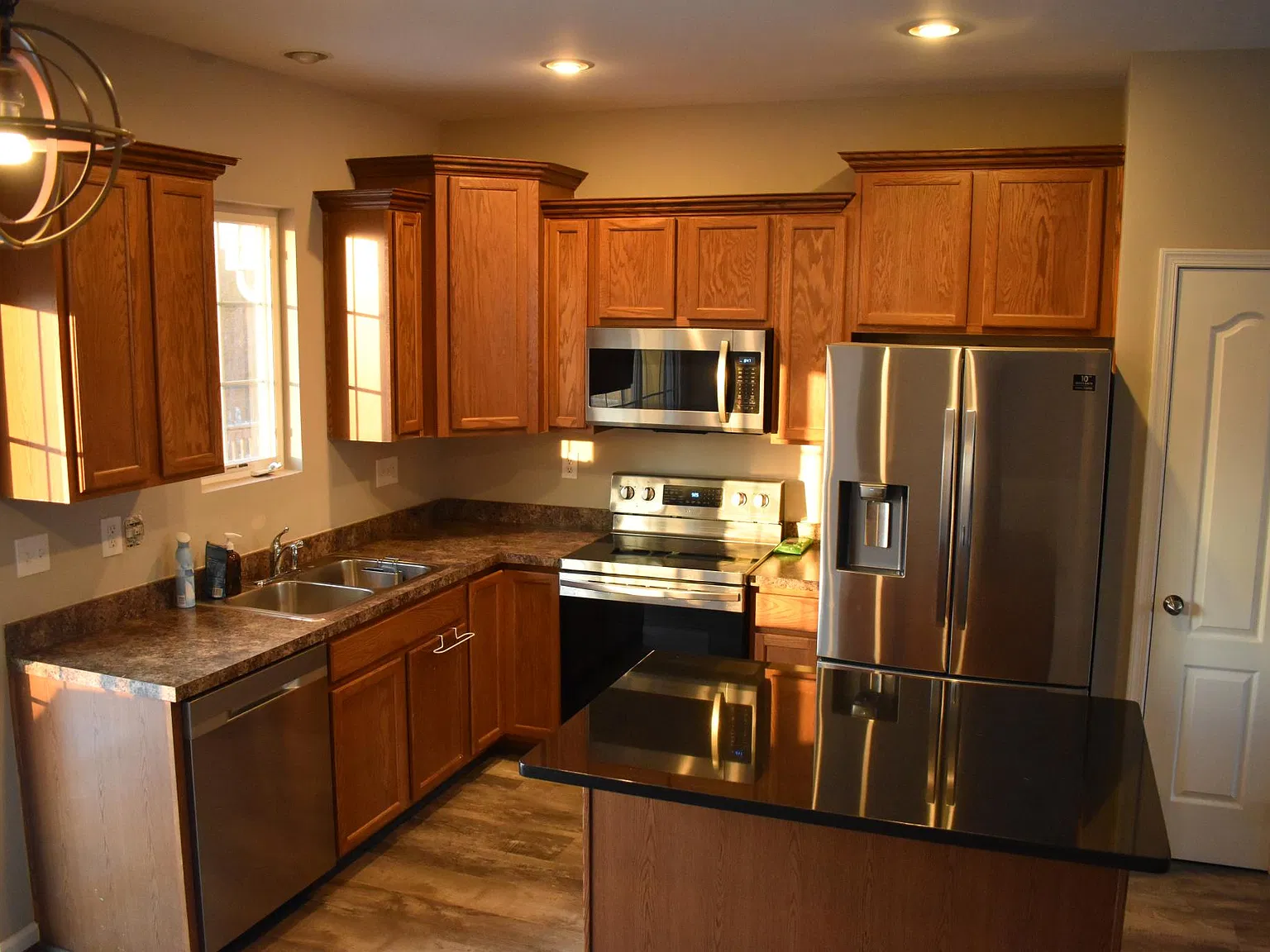 2 bed, 1414 sqft, $2,600 — Photo 3