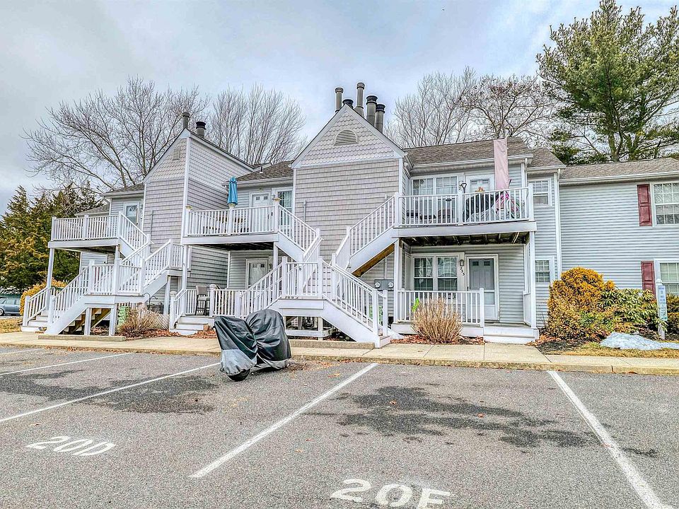 1st image of 233 London Ct #233