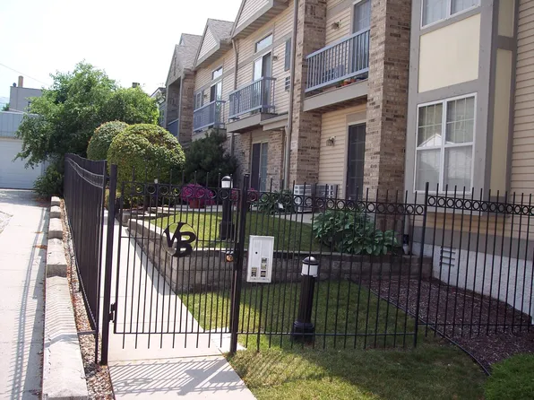 709 E Pleasant St APT 104, Milwaukee, WI 53202