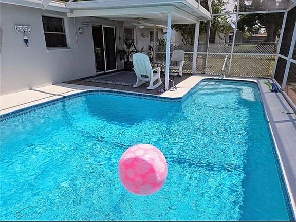 3rd image of 5700 Mockingbird Dr