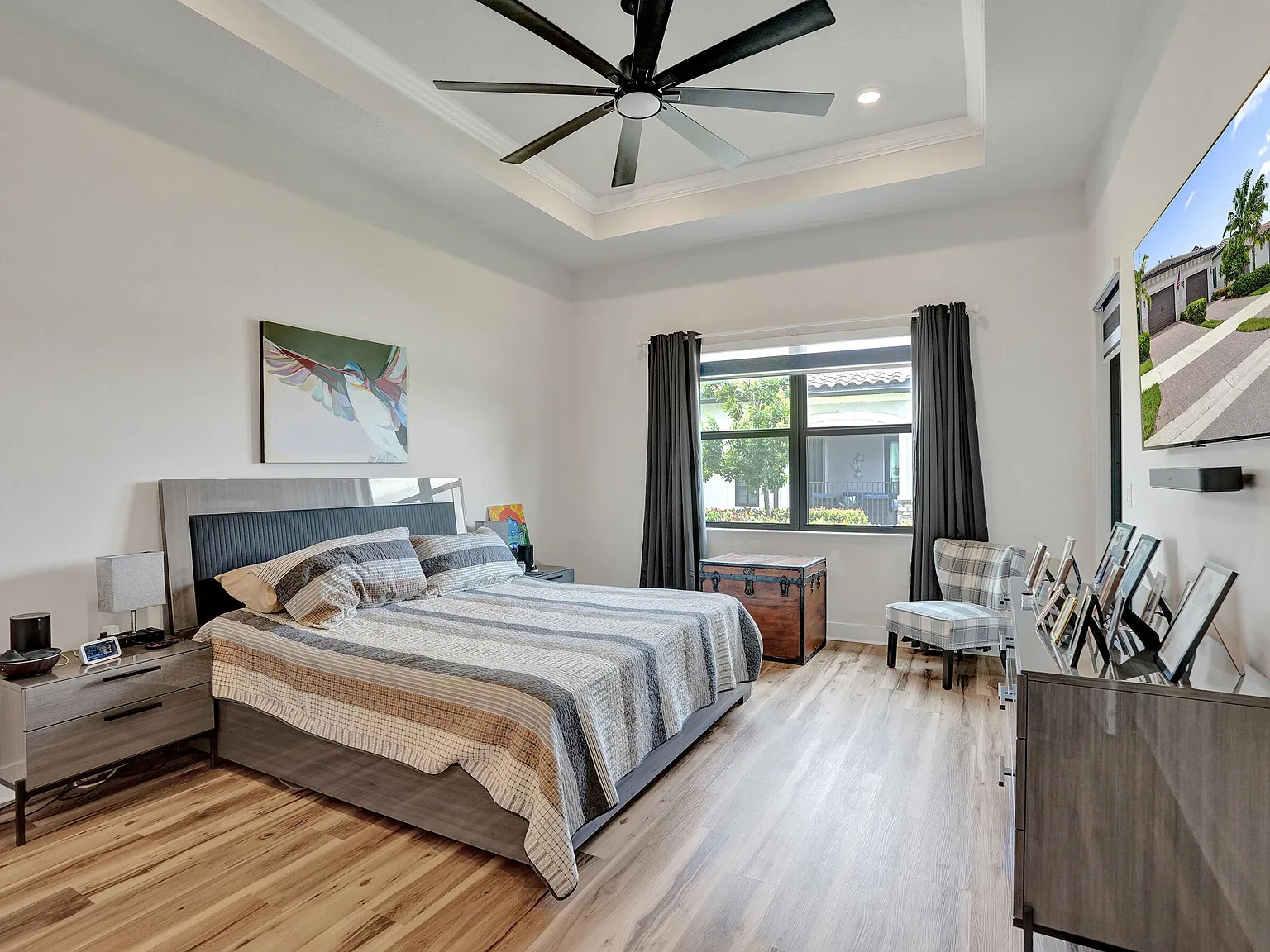 3 bed, 2.0 bath, 1724 sqft, $5,200 — Photo 4