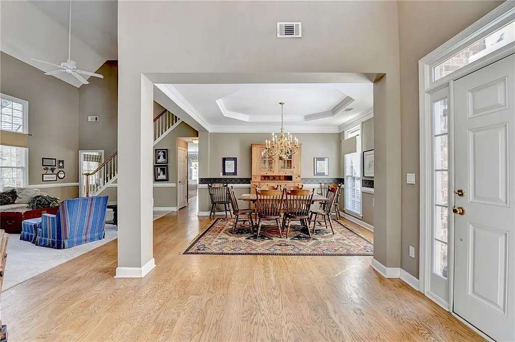 5 bed, 4.0 bath, 3440 sqft, $4,500 — Photo 3