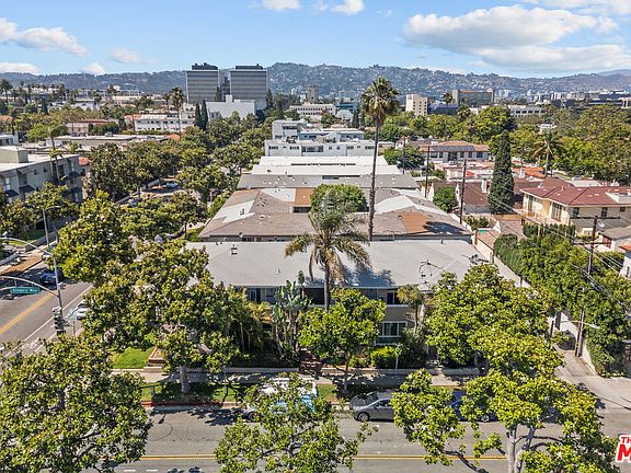 3rd image of 272 S Doheny Dr