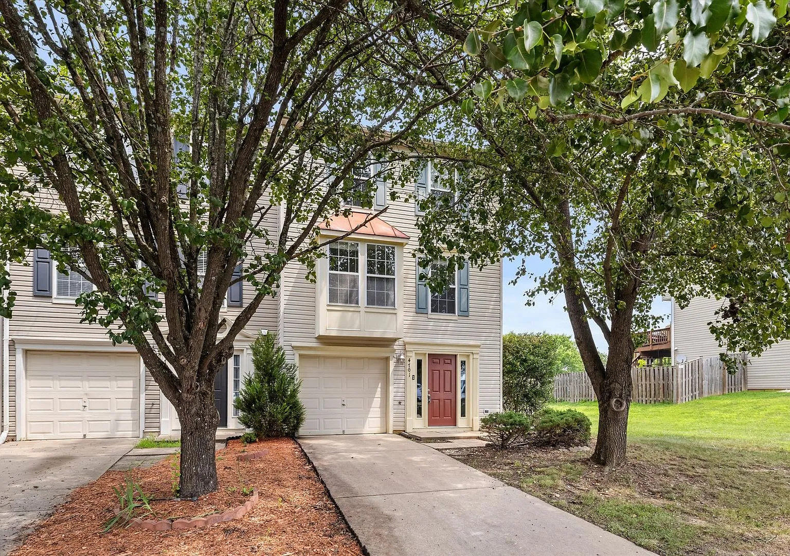 End-Unit Townhome in Spotsylvania! — Photo 2