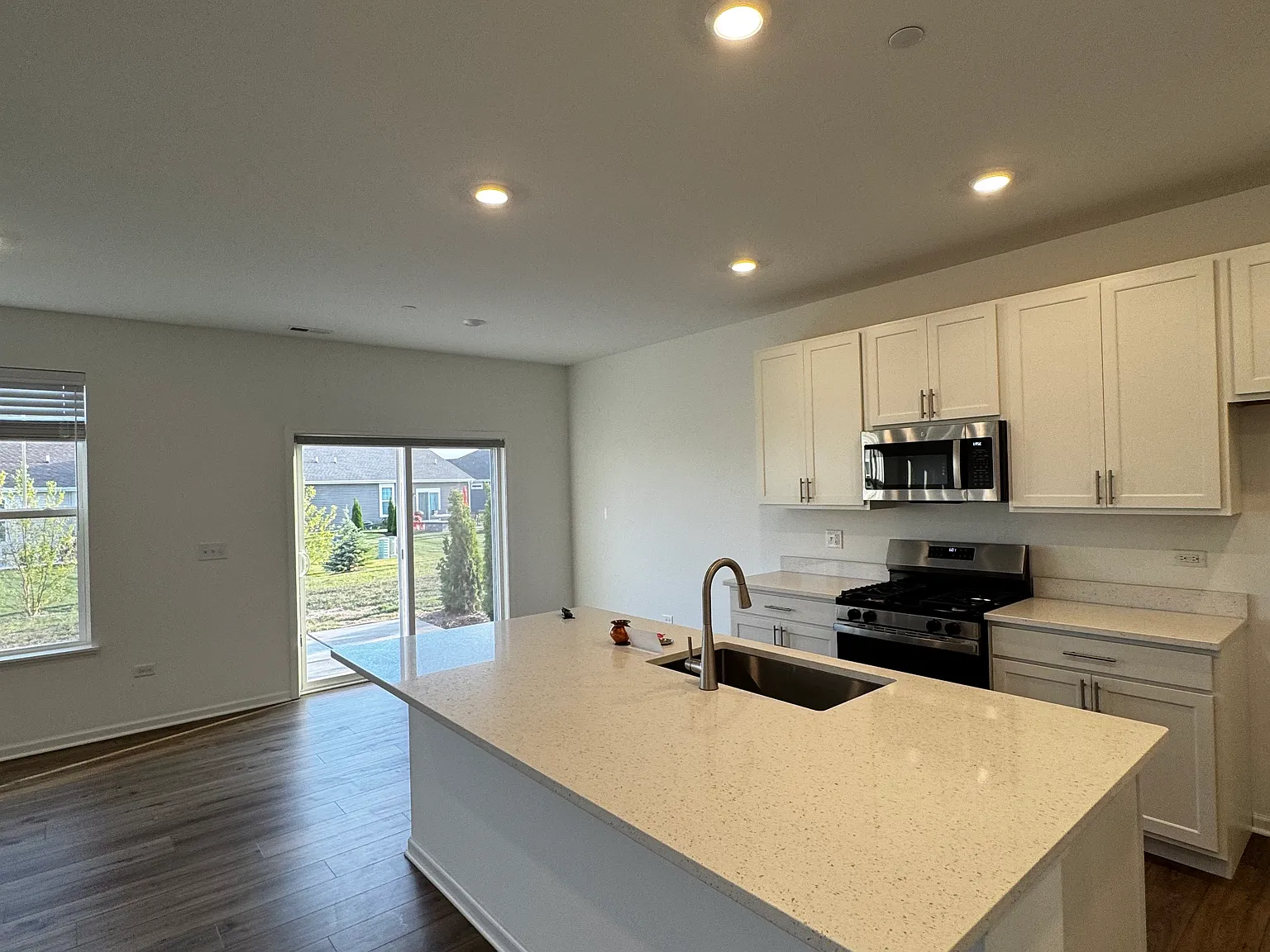 3 bed, 2.5 bath, 1767 sqft, $2,800 — Photo 4