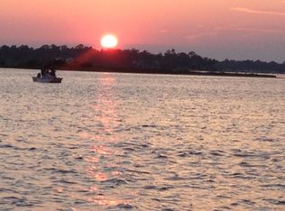 559 Chadwick Shores Dr, Sneads Ferry, NC 28460