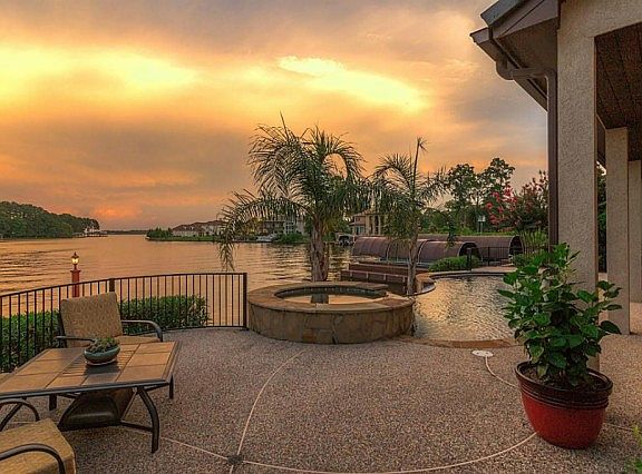 3rd image of 28564 Oaks On The Water