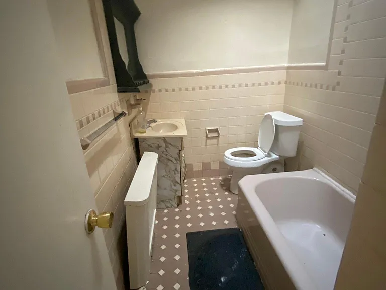 608 W Annsbury St #1A — Photo 6
