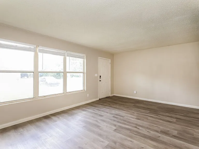 6930 Bernay Ave — Photo 5