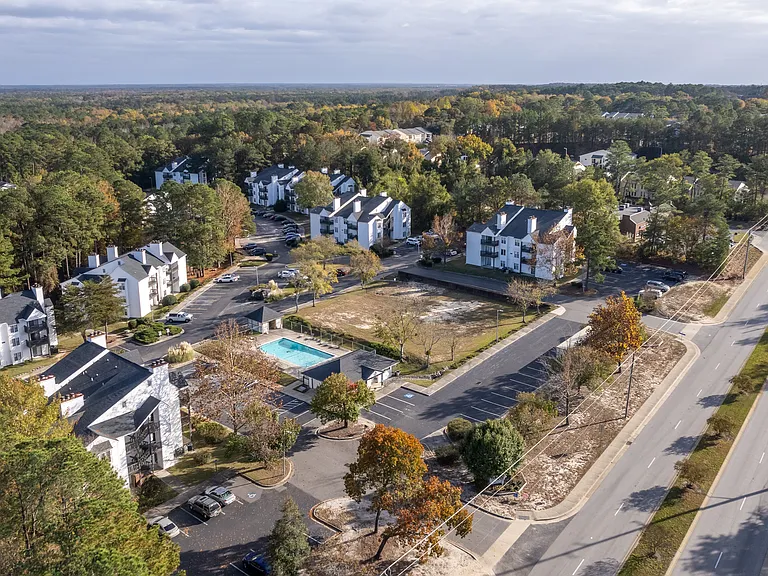 The Hampton — Photo 18