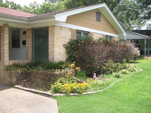 3rd image of 215 S Phoenix Ave