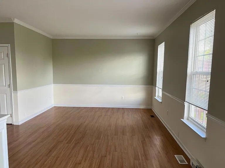 203 Byfield Rd — Photo 6