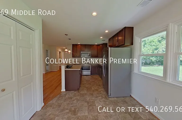 5069 Middle Rd — Photo 5