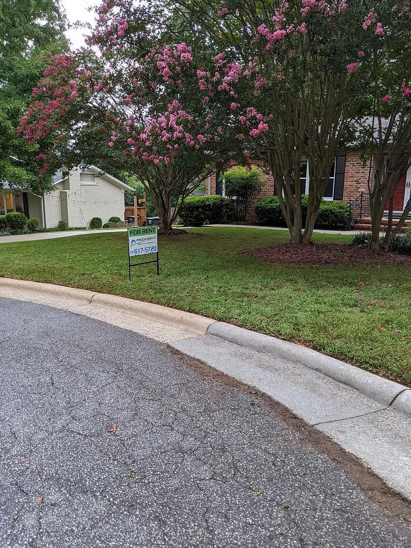 Nice home on Cul-De-Sac in Greensboro NC — Photo 1