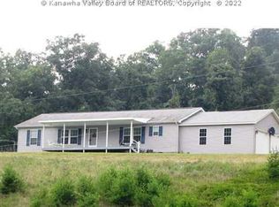 229 Fudges Creek Rd, Ona, WV 25545