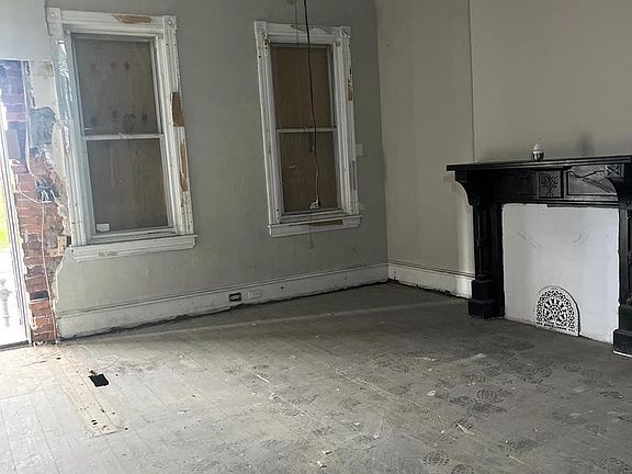 5th image of 735 N Holly St