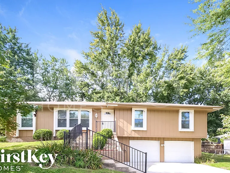 9805 N Cove View Ct — Photo 1