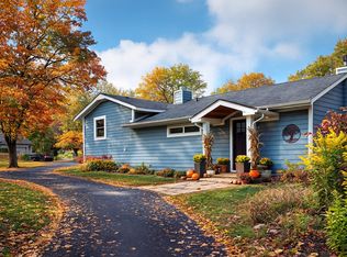 26900 W Taylor St, Barrington, IL 60010