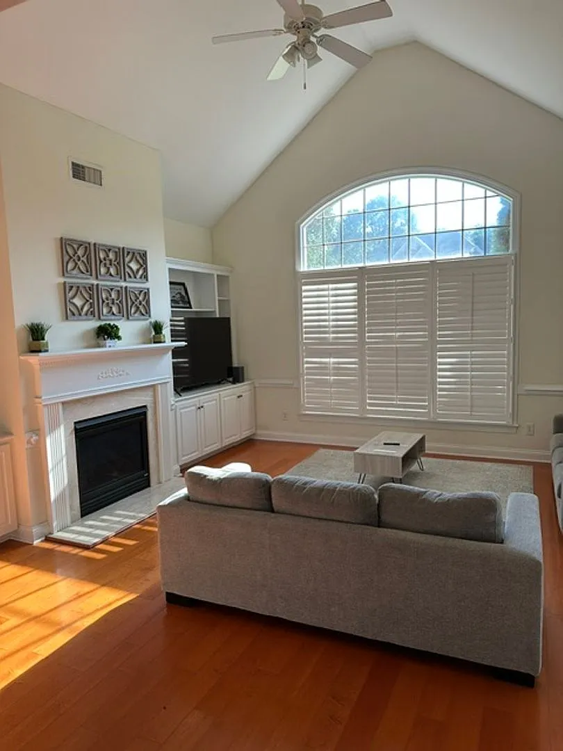 444 Somerset Way — Photo 4
