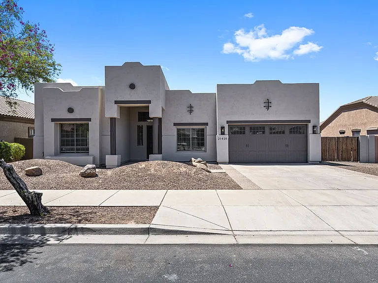 21439 E Maya Rd — Photo 1