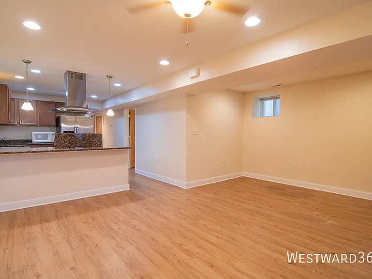 1546 N Mohawk St #1 — Photo 5