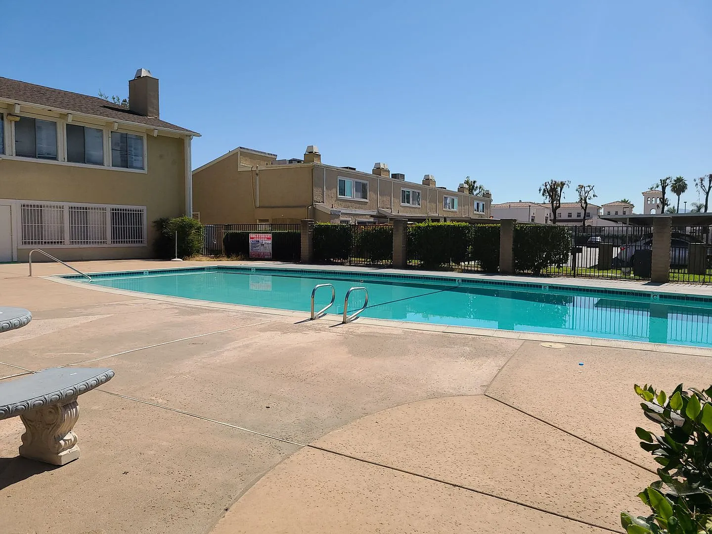 475 N Midway Dr — Photo 3