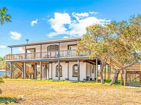 128 Saint Charles Loop W, Rockport, TX 78382