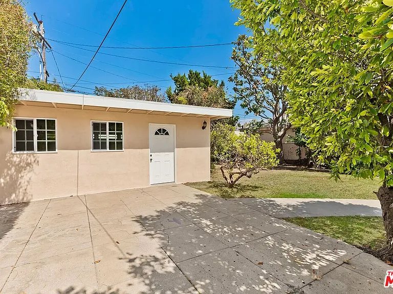 212 N Palm Dr — Photo 16