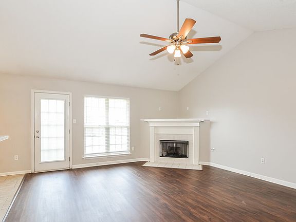 5th image of 1720 Cherry Creek Dr