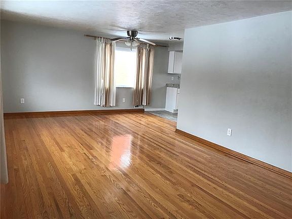 3rd image of 152 Mount Vernon Dr