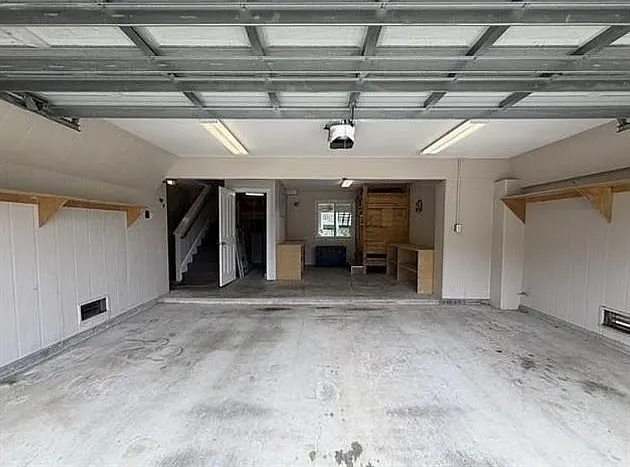 3 bed, 2.5 bath, 1654 sqft, $2,400 — Photo 3