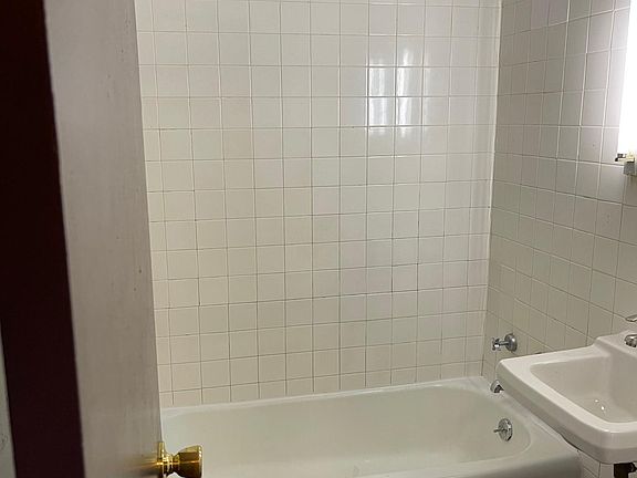 5th image of 176 E 2nd St APT 3