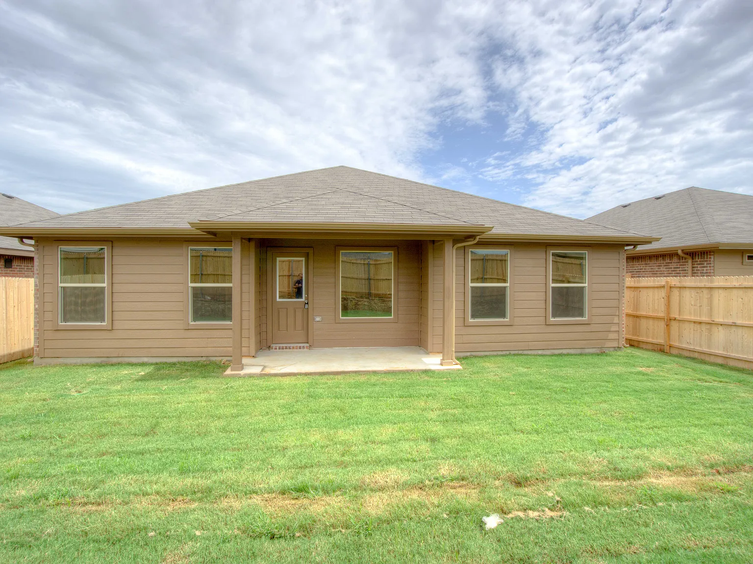 4 bed, 1819 sqft, $2,195 — Photo 2