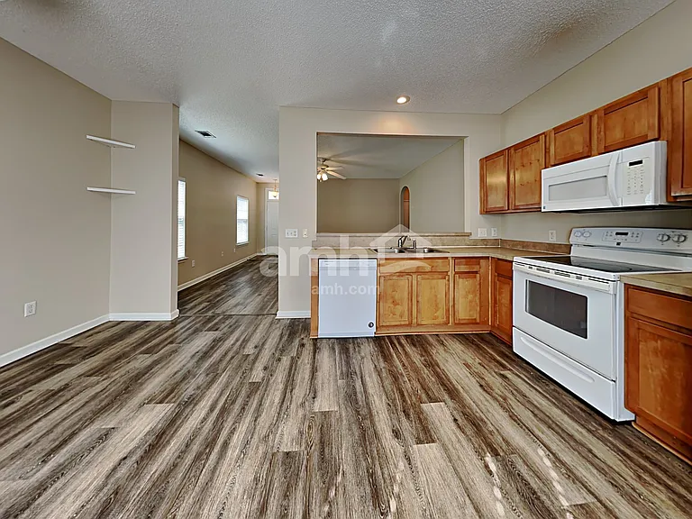 762 Bristol Way — Photo 4
