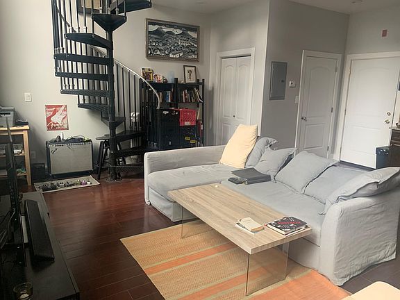 2nd image of 1244 E Columbia Ave #5p89px7fq