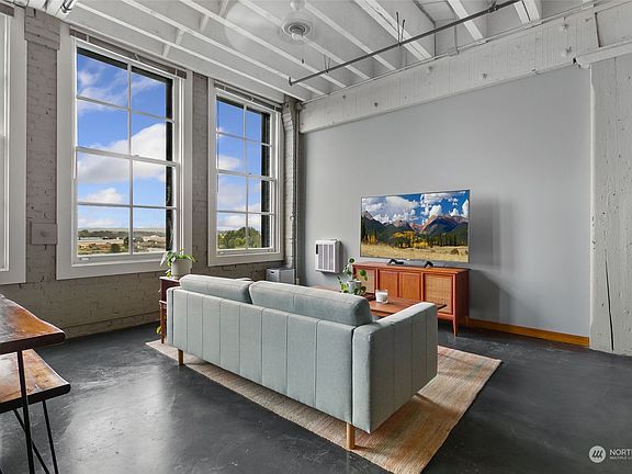 2nd image of 1120 Cliff Avenue #206