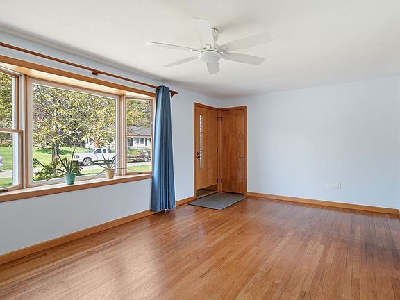 4th image of 33 Druid Hill Rd
