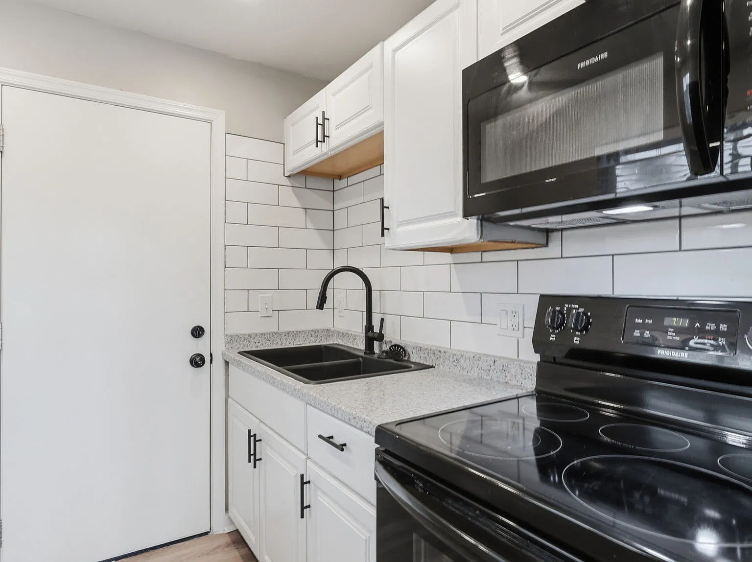Studio, 440 sqft, $800 — Photo 1