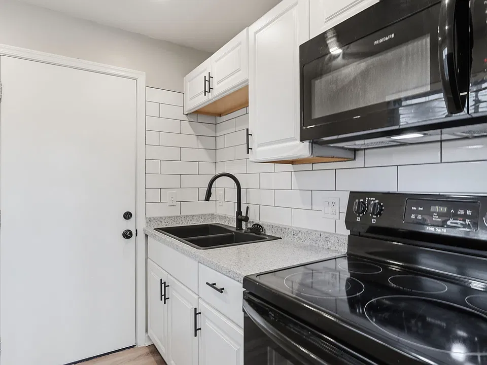 840 E Turney Ave #8