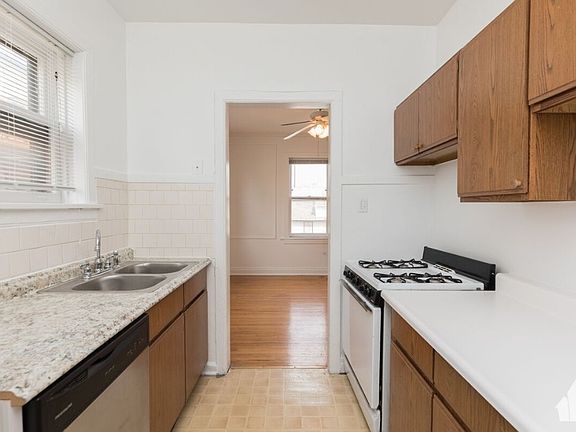 3rd image of 738 W Aldine Ave APT 1S