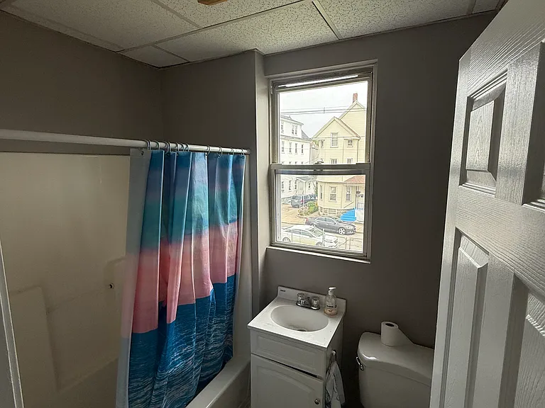 273-275 Rivet St #2E — Photo 7