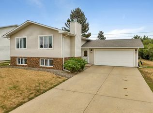 13 30th St SW, Minot, ND 58701