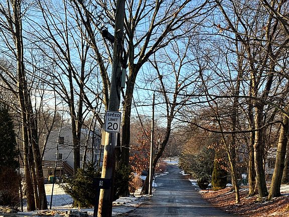 4th image of 10 3rd Rd