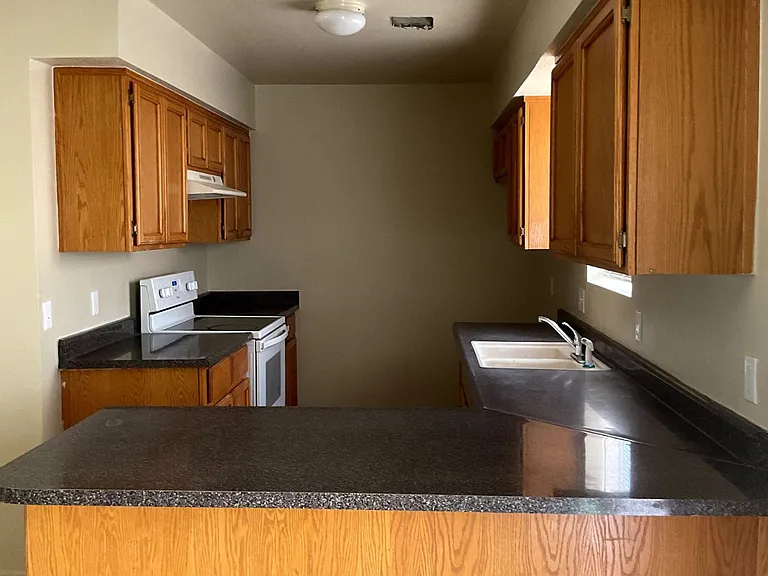 W 28th Ln — Photo 8