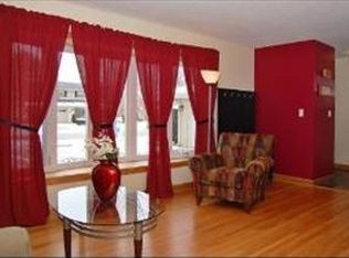 1021 S Cypress Dr, Mount Prospect, IL 60056